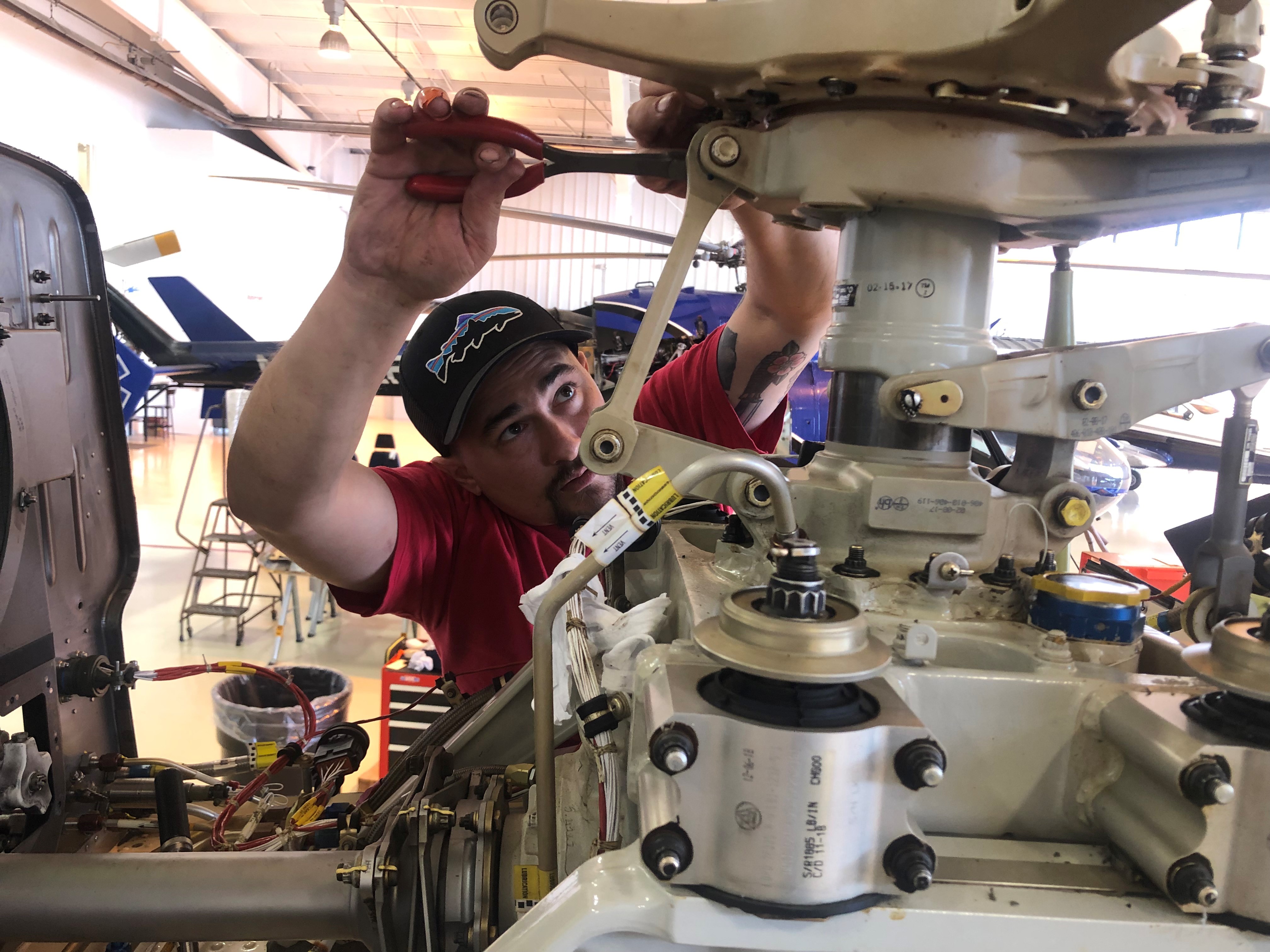 Maintenance on a Bell 407